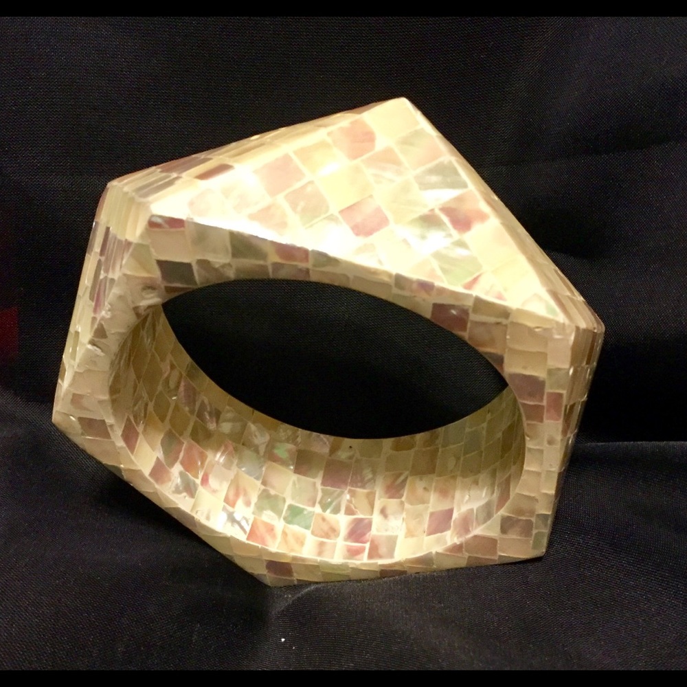 Beautiful Bold Mother of Pearl Bangle Bracelet